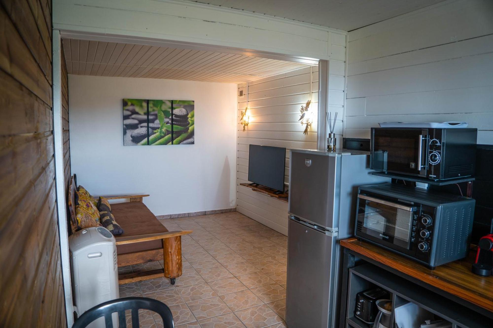 Les Hebergements Au Dy-Na Petite Île Exterior foto